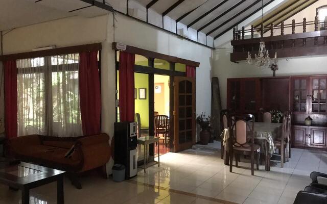 Villa and Guest House Batu Indah