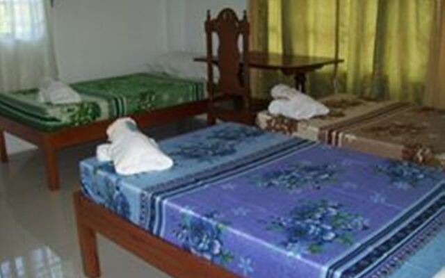 Charm Guest House - Hostel