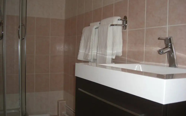 Brit Hotel Nevers 3*