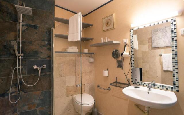 Hotel le president GARE TGV NIMES PONT DU GARD