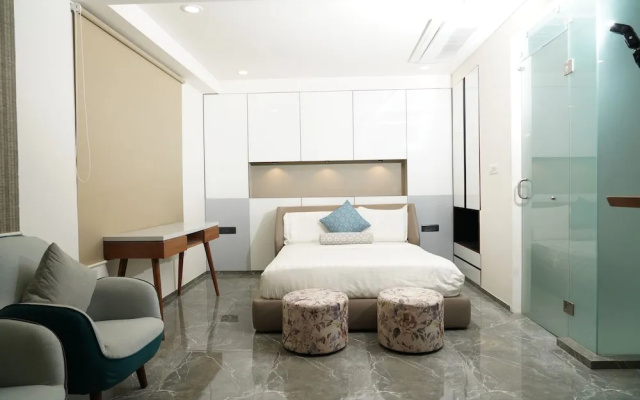 Ebony Residency