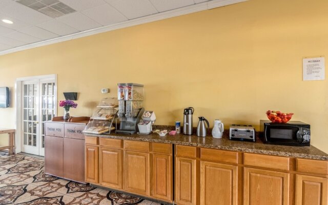 Days Inn Six Flags Mall
