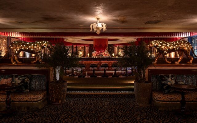 Lafayette Hotel & Club