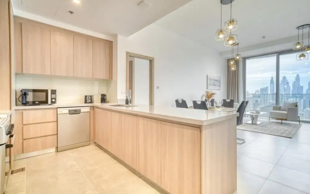 Elegant 2BR w Breathtaking Marina Balcony