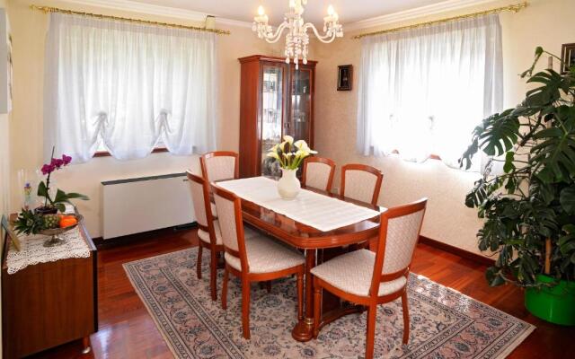 Villa 4US with pool,near Split and sea