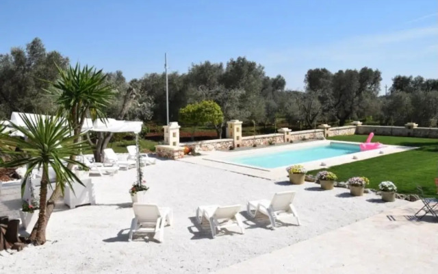 Fantastic Trulli Olea With Pool Garden