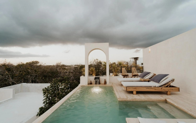 Villa Torana 4br/8pp Private Pool Rooftop Security