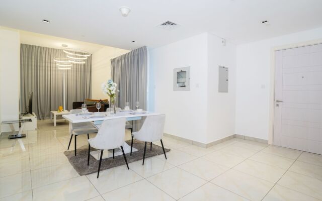 Tanin - Modern Spacious 1BR Apartment With 2 Balconies