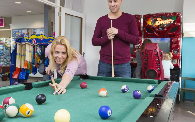 Restyled Bungalow With Dishwasher, Near the Beach