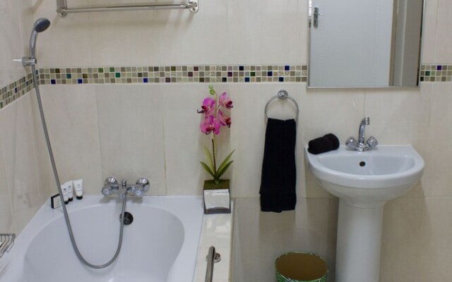 Madison House & Cottages