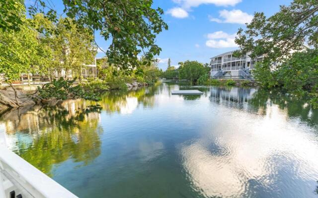 TOWER 2 MASTER SUITEs, 2 KINGS BEDS, MARINA