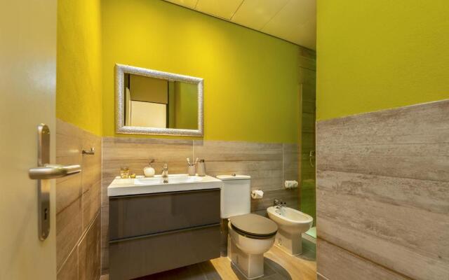 Monolocale con terrazzo vista lago in Via Cassarinetta by LR