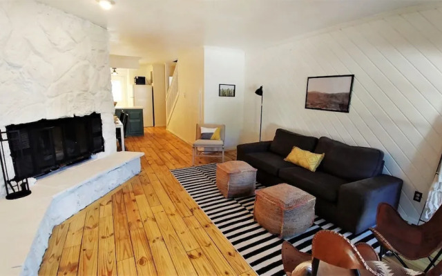 Claim_jumper_townhouse_15