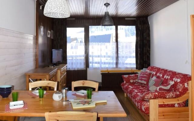 Studio + CM 4 Perosnnes