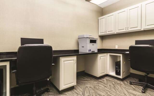 La Quinta Inn & Suites by Wyndham Fargo-Medical Center