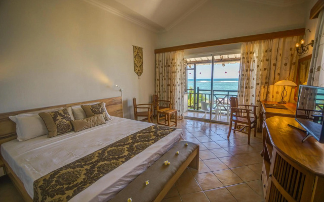 Le Peninsula Bay Beach Resort