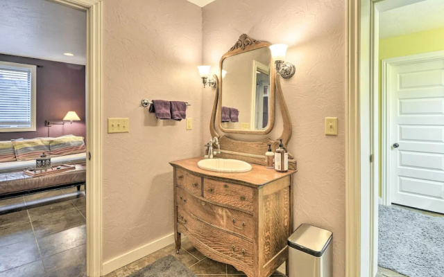 Charming Cody Home, Walk to Downtown!