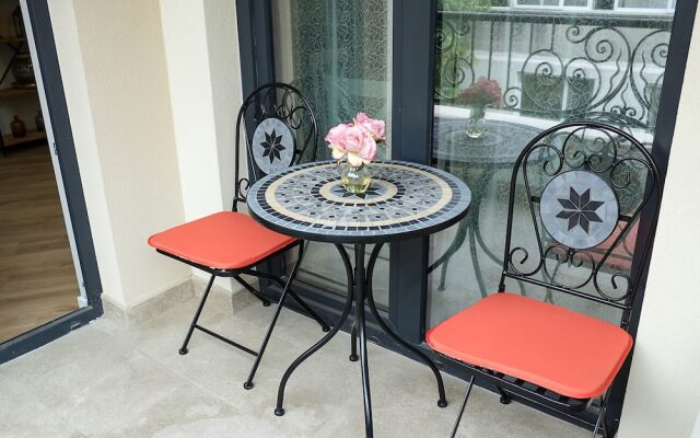 FM Luxury 2-BDR Apartment - Exclusive