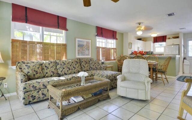 Linger Longer by Avantstay Key West Walkable Gated Community, Shared Pool Week Long Stays Only