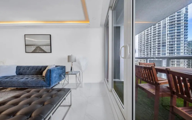 Serene and Modern Apartment Centrally Located