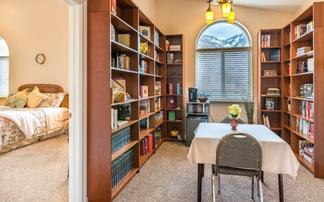 Family Crash Pad near SLC