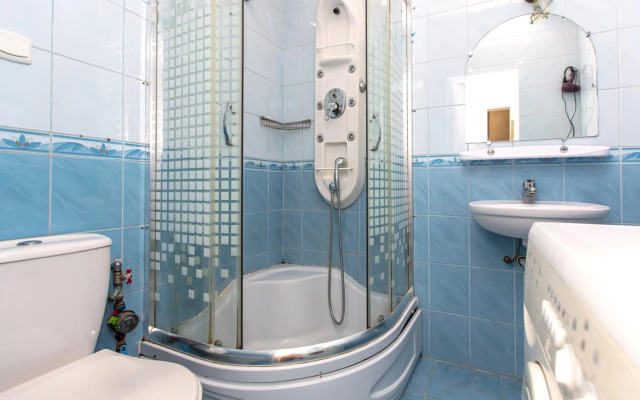 Апартаменти вул. Театральна 26 з балконом на Вернісаж.