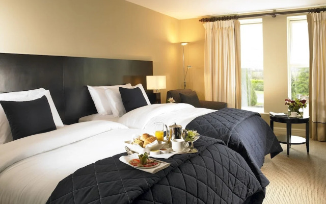 Horse and Jockey Hotel