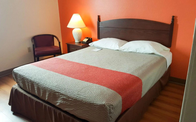 Super 8 Saukville Milwaukee