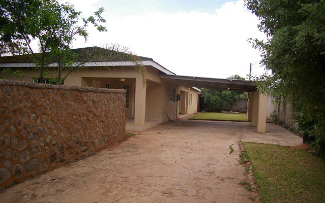 Khanondo Guest House