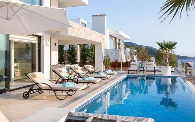 Villa Biba 2 by Lycia Collections