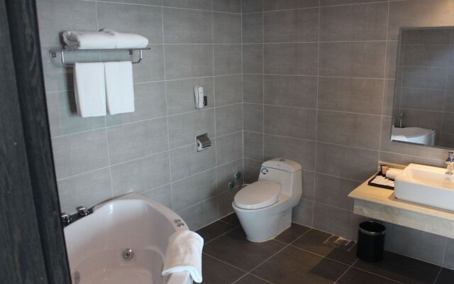 Muong Thanh Grand Bai Chay Hotel