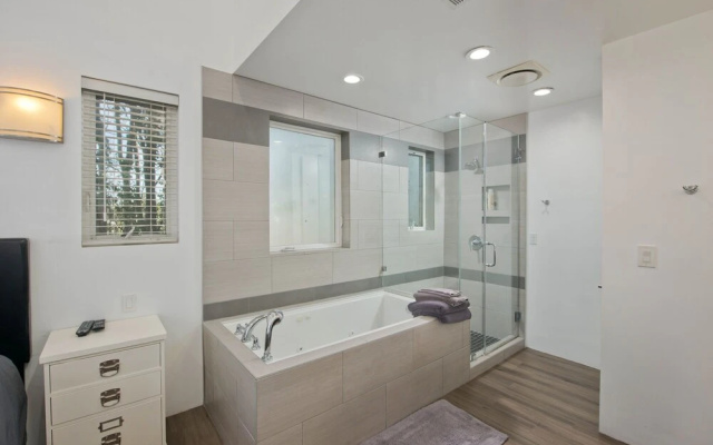 2nd Story Masterpiece In Venice Beach 4 Bedroom Home by RedAwning