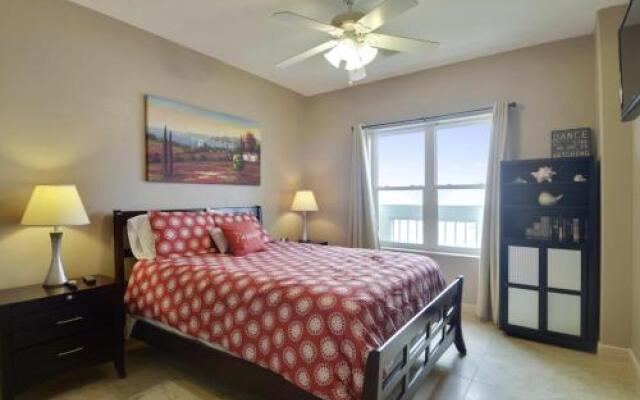Seawall Condo with Birds Eye Views by RedAwning