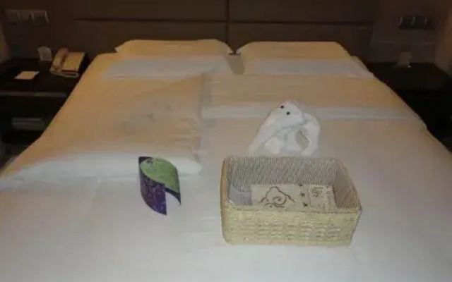 Dahuaishu Hotel (Luoyang Longmen High-speed Railway Station)
