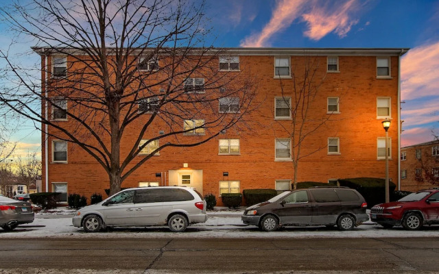 Fascinating 1BR Apartment in Skokie