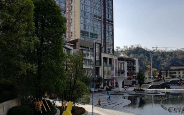 Super 8 Hotel (Guiyang North Railway Station)