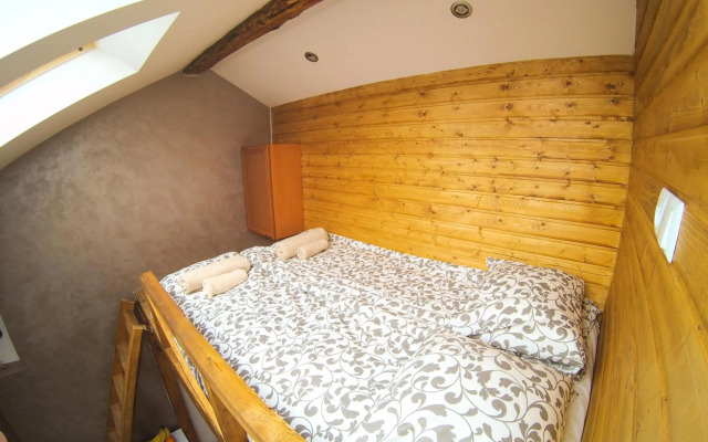 Vitosha Blvd - Attic Studio