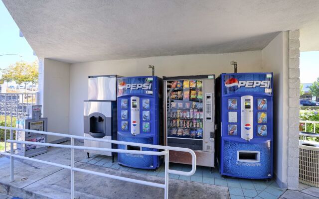 Super 8 by Wyndham Walnut Creek