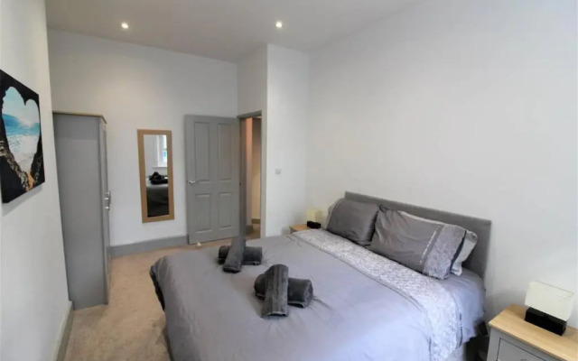 Spacious Central Chic Apartment - Simply Check In