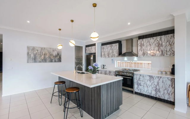 Luxury Waterfront Grand Villa in Melbourne