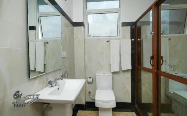 OYO 361 Grand Rovinka Hotel