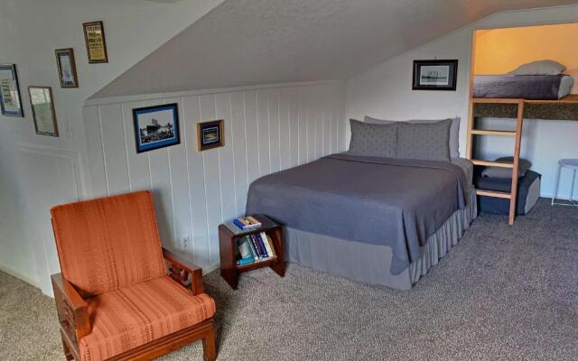 Wheeler on the Bay Lodge & Marina