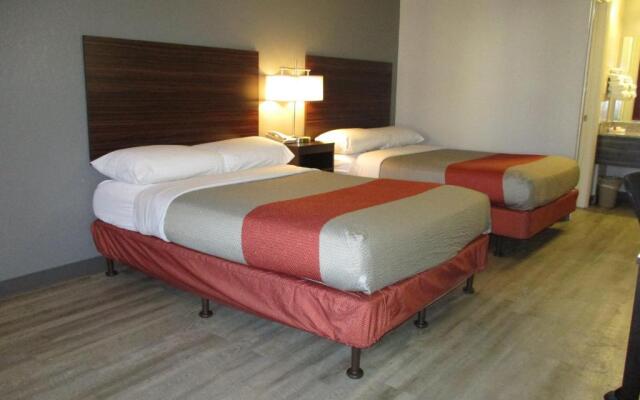 Travelodge by Wyndham Lansing