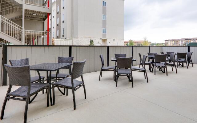 Holiday Inn Express & Suites Dallas NW - Farmers Branch by IHG