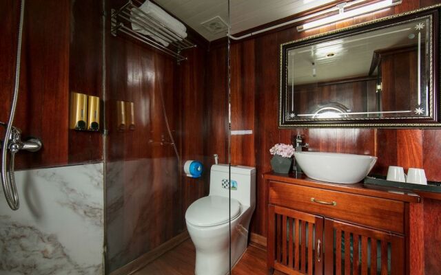 Halong Fantasea Cruise