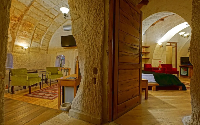 La Casa Cave