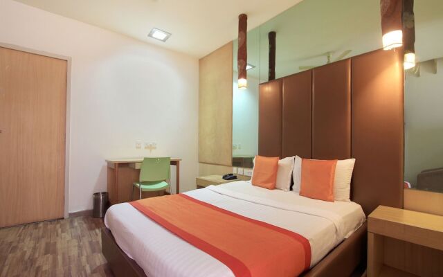 OYO 11883 Hotel Purple Inn