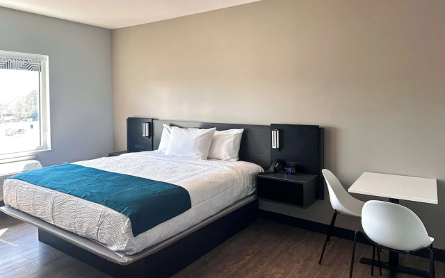 Studio 6 Richmond Airport