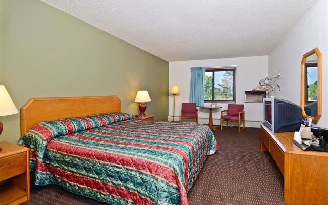 AmeriVu Inn and Suites - Hayward WI