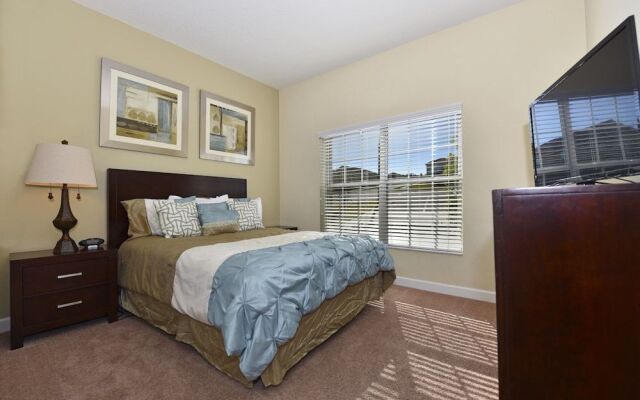 Paradise Palms 8951